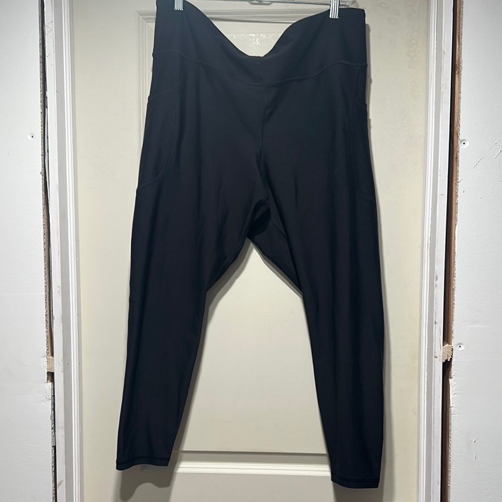 Black 7/8 Athletic Leggings w/Pockets